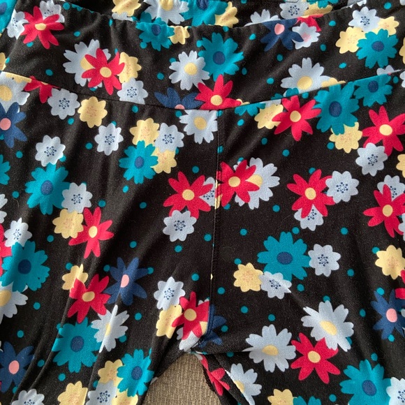 Women’s Lularoe leggings - Picture 2 of 4